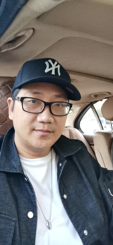 拥抱幸福的第一张照片--福建上门女婿服务网